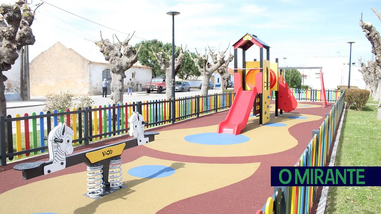 Novo parque infantil devolve alegria às crianças de Vila Chã de Ourique