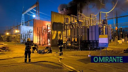 Bombeiros de Tomar enfrentaram fogo em subestação eléctrica de Castelo do Bode