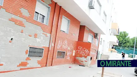 Moradores de bairro em Azambuja exigem soluções para ruído e lixo