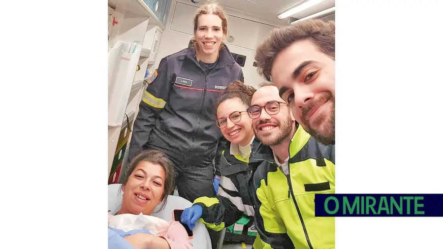 Bebé nasce em ambulância dos Bombeiros de Coruche a caminho de Évora