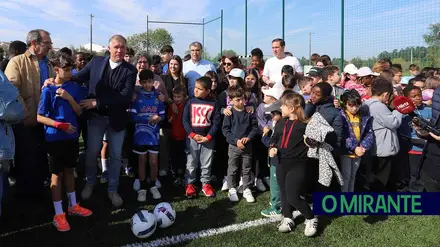 Novo campo de jogos em escola de Tramagal ao dispor da comunidade