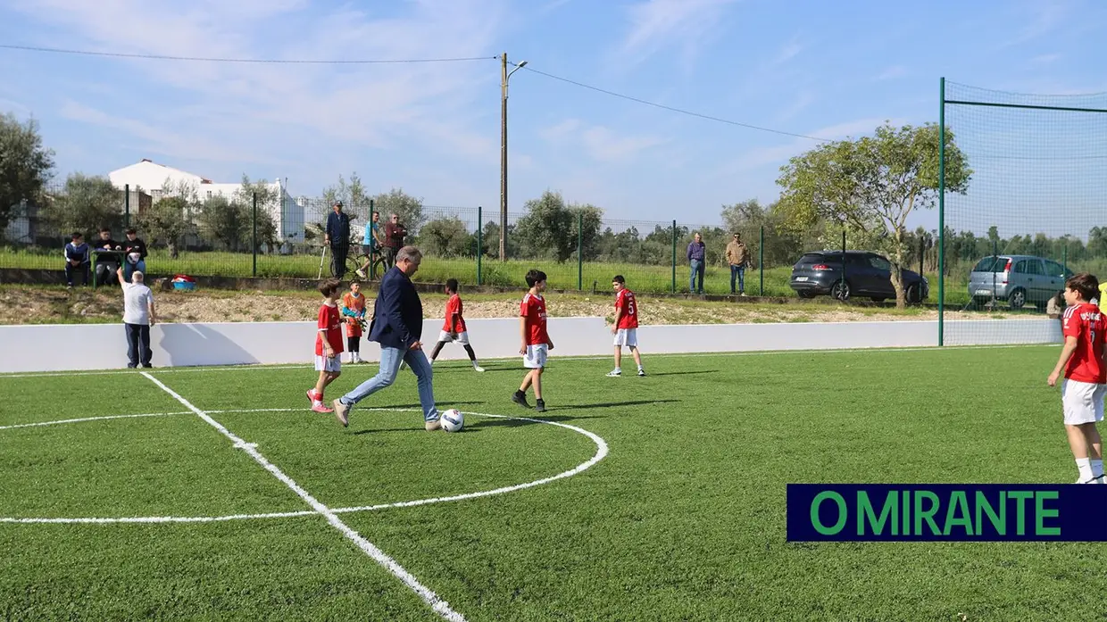 Novo campo de jogos em escola de Tramagal ao dispor da comunidade