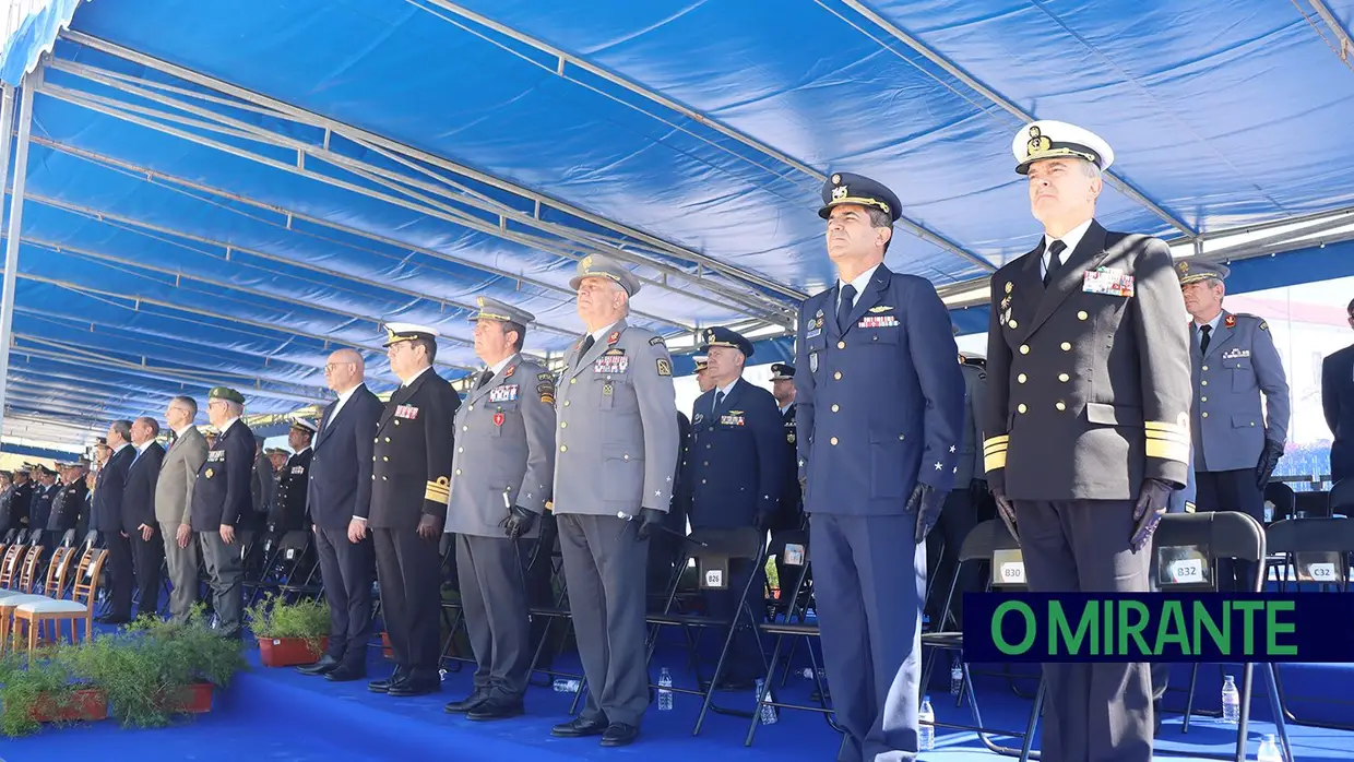 Presidente da República e militares recebidos por multidão em Santarém