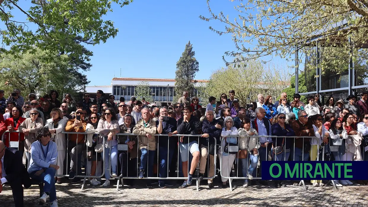 Presidente da República e militares recebidos por multidão em Santarém