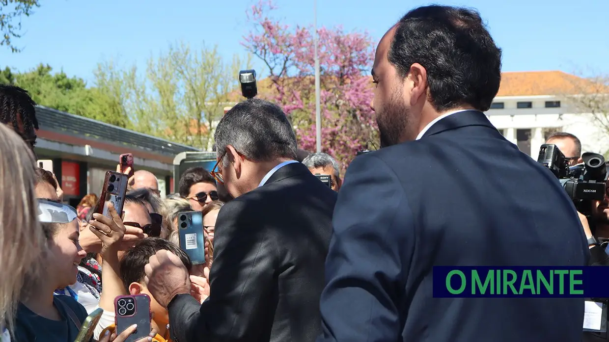 Presidente da República e militares recebidos por multidão em Santarém