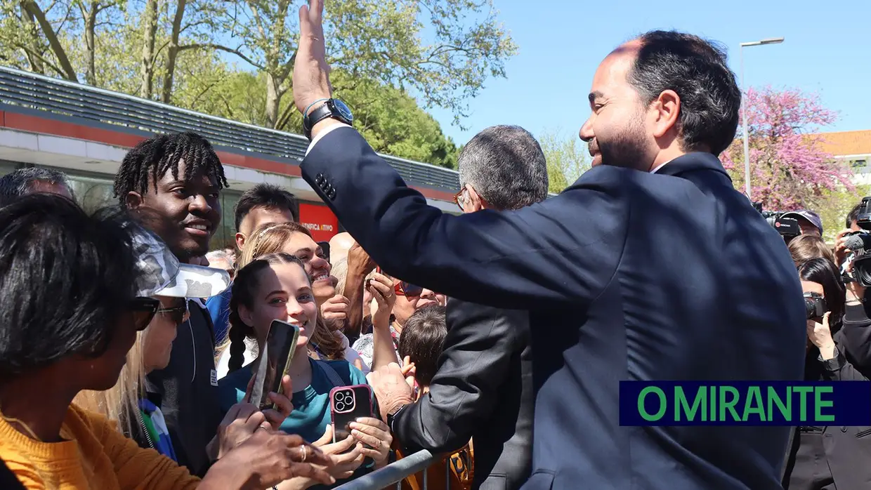 Presidente da República e militares recebidos por multidão em Santarém