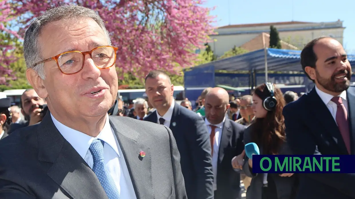 Presidente da República e militares recebidos por multidão em Santarém