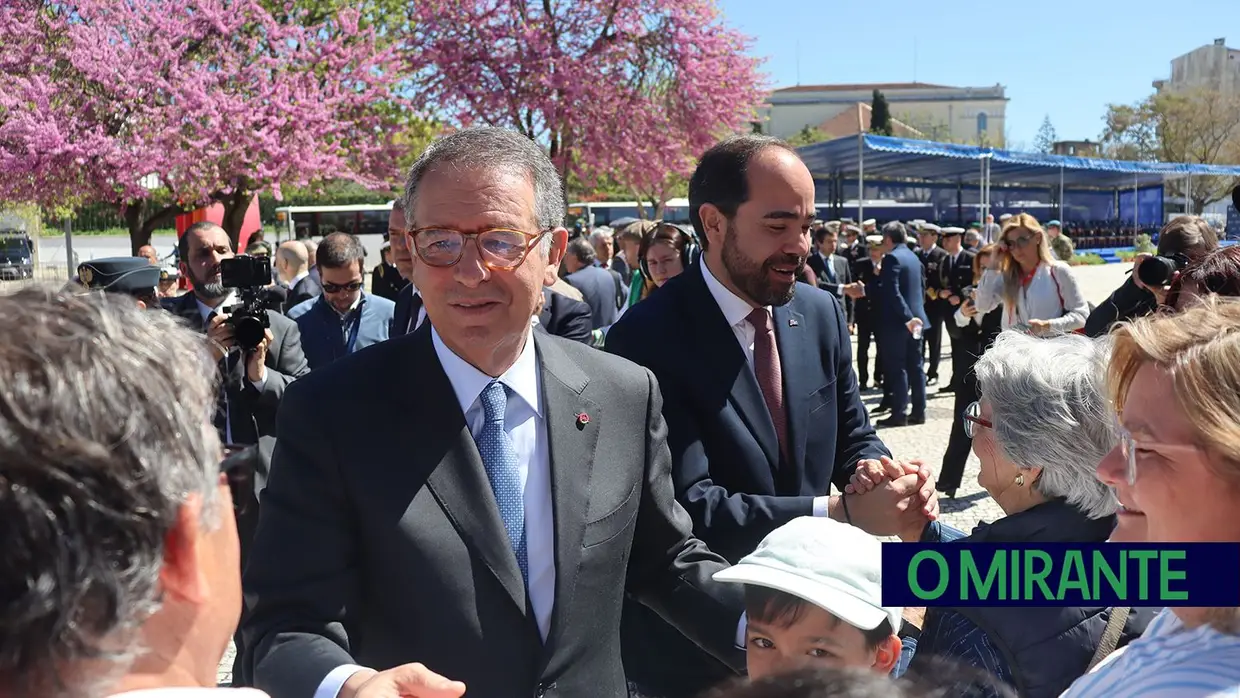 Presidente da República e militares recebidos por multidão em Santarém