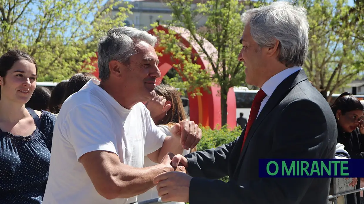 Presidente da República e militares recebidos por multidão em Santarém