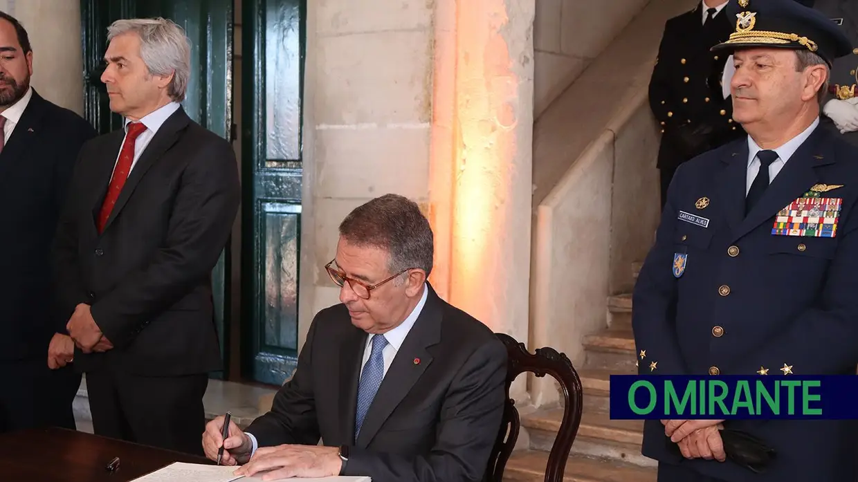 Presidente da República e militares recebidos por multidão em Santarém