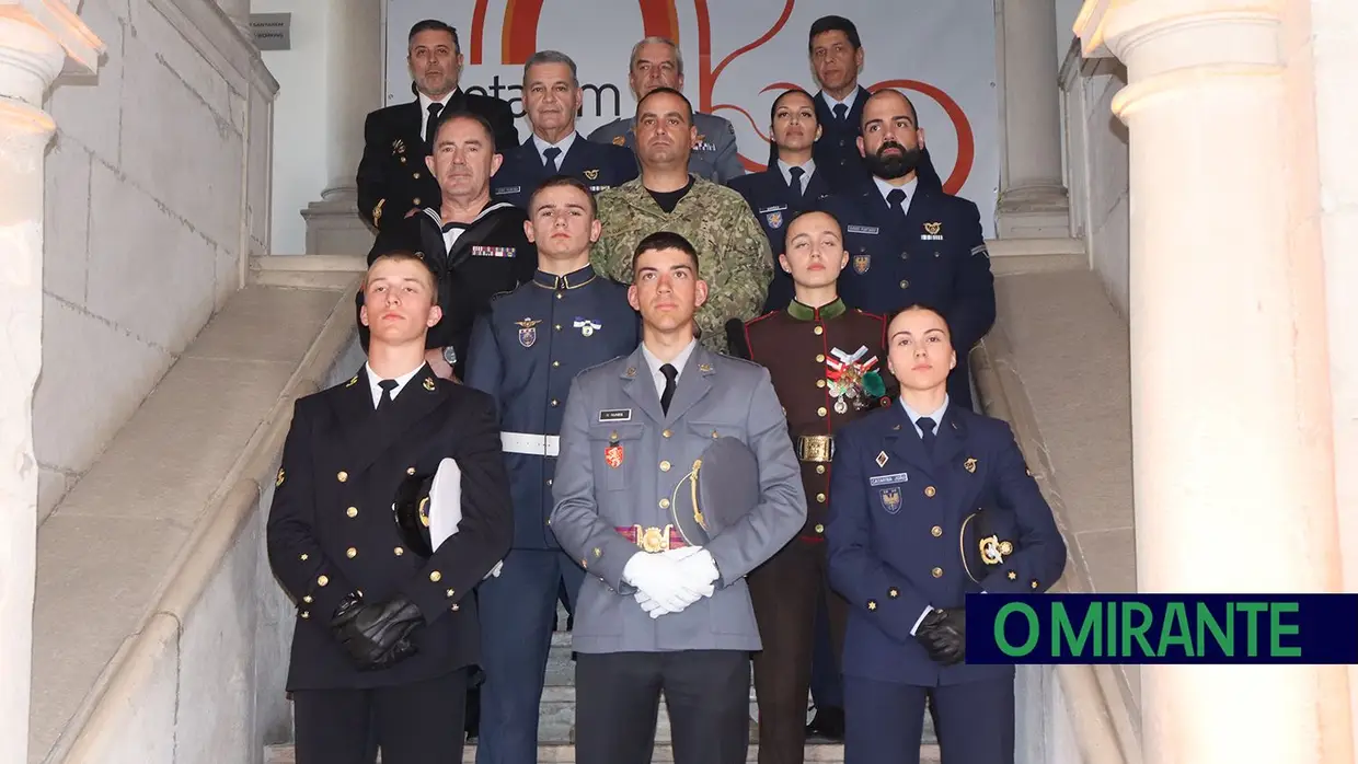 Presidente da República e militares recebidos por multidão em Santarém