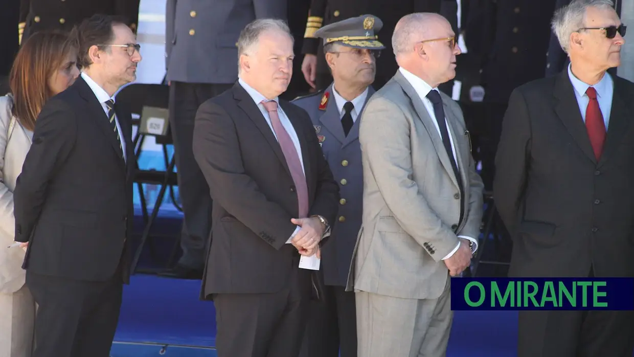 Presidente da República e militares recebidos por multidão em Santarém