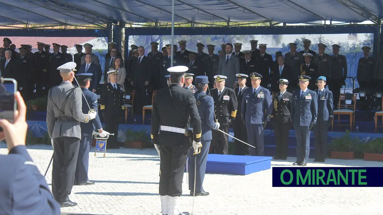Presidente da República e militares recebidos por multidão em Santarém