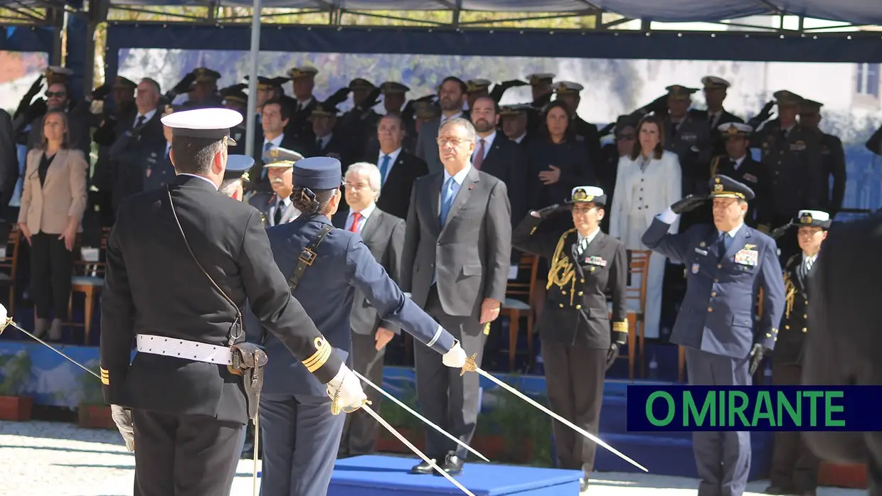 Presidente da República e militares recebidos por multidão em Santarém