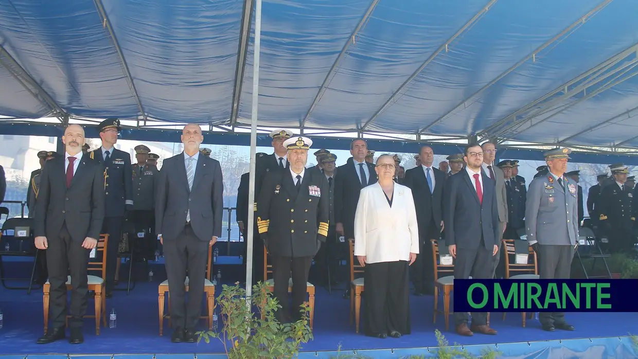 Presidente da República e militares recebidos por multidão em Santarém