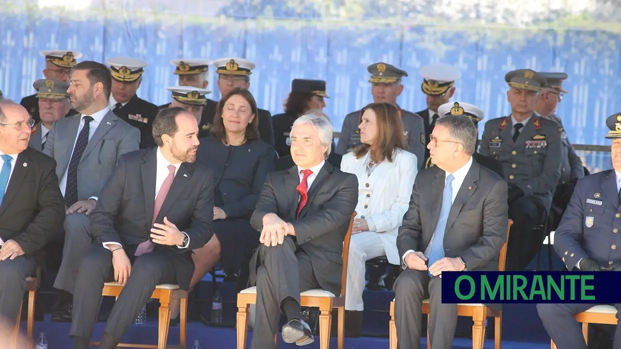 Presidente da República e militares recebidos por multidão em Santarém