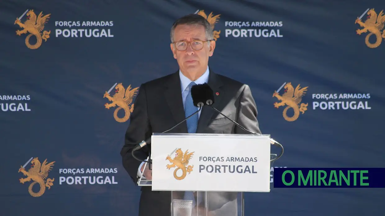 Presidente da República e militares recebidos por multidão em Santarém