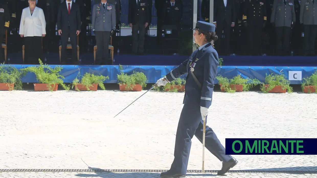 Presidente da República e militares recebidos por multidão em Santarém