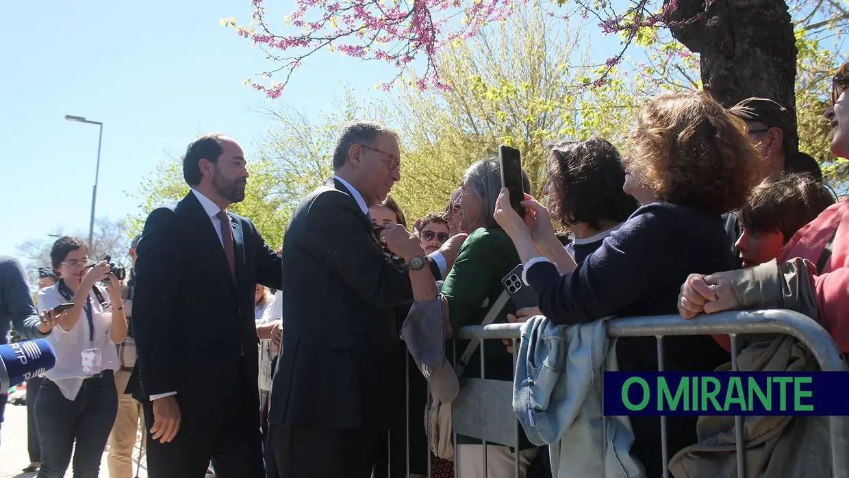 Presidente da República e militares recebidos por multidão em Santarém