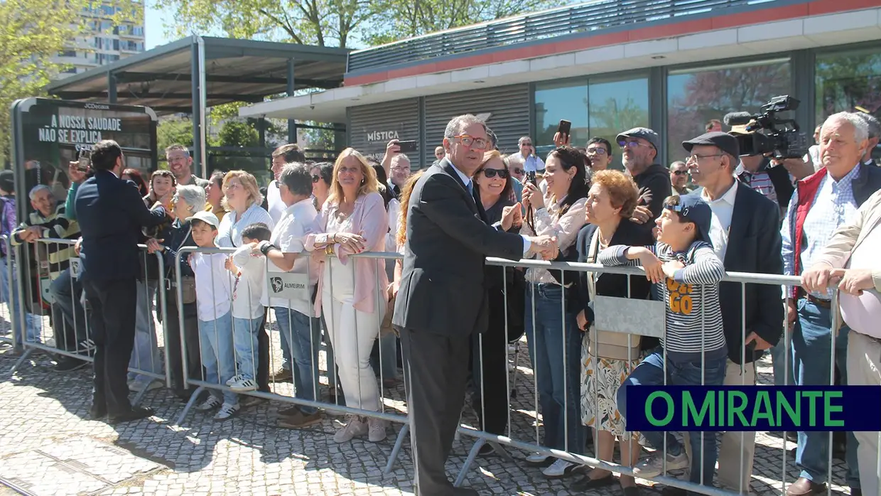 Presidente da República e militares recebidos por multidão em Santarém