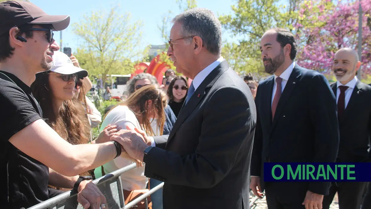 Presidente da República e militares recebidos por multidão em Santarém
