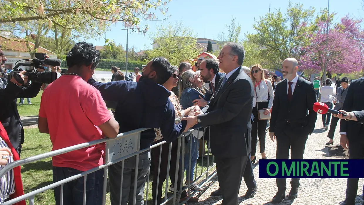 Presidente da República e militares recebidos por multidão em Santarém