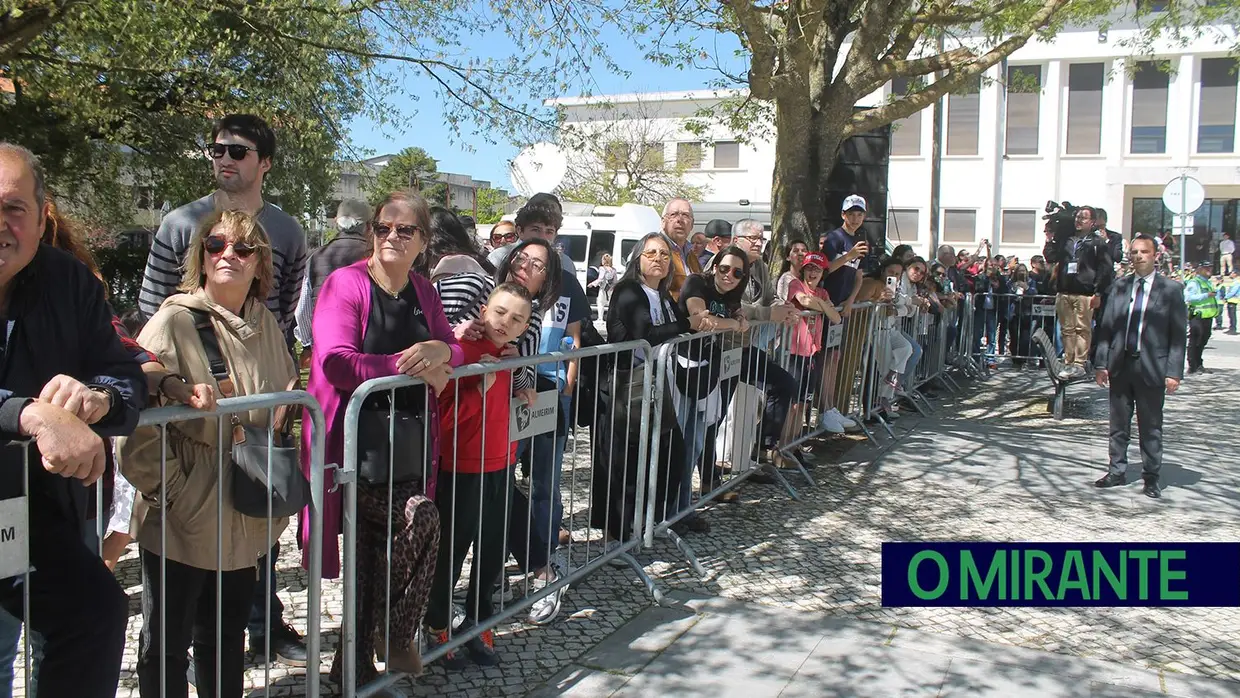 Presidente da República e militares recebidos por multidão em Santarém