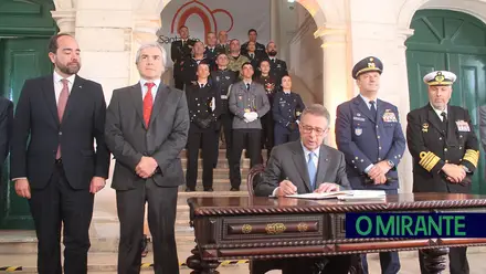 Presidente da República e militares recebidos por multidão em Santarém