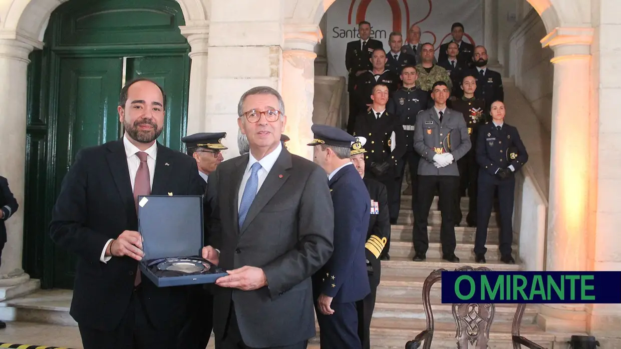 Presidente da República e militares recebidos por multidão em Santarém