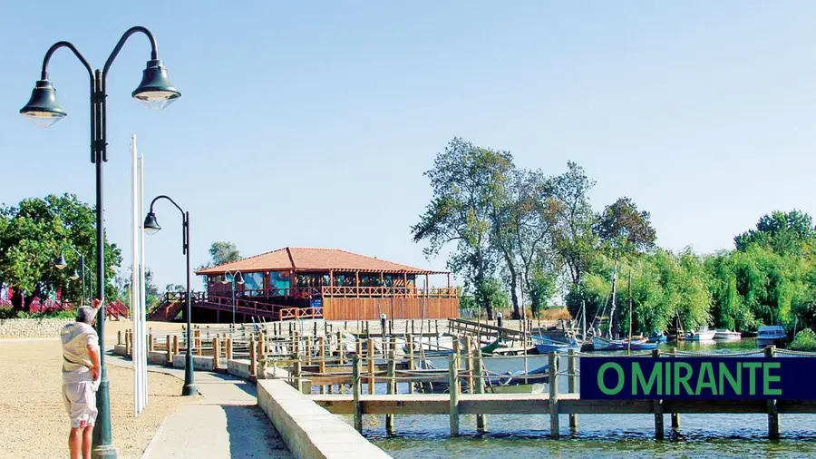 Cais do Escaroupim destruído pelas cheias aguarda reconstrução