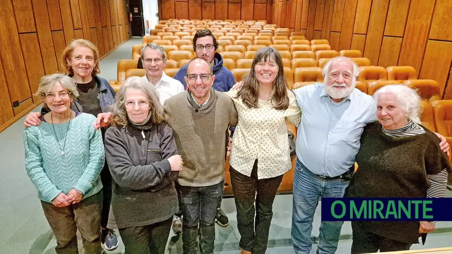 Grupo de teatro ‘Um Poema na Vila’ afirma-se em Coruche no trabalho de intervenção