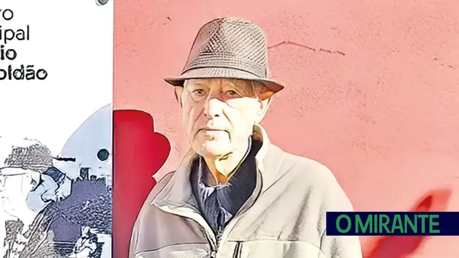 Morreu o poeta e homem de cultura António Luís Roldão