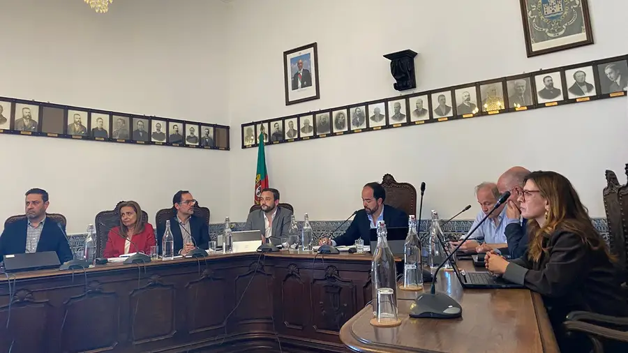 Aluguer de 40 viaturas custa um milhão à Câmara de Santarém neste mandato