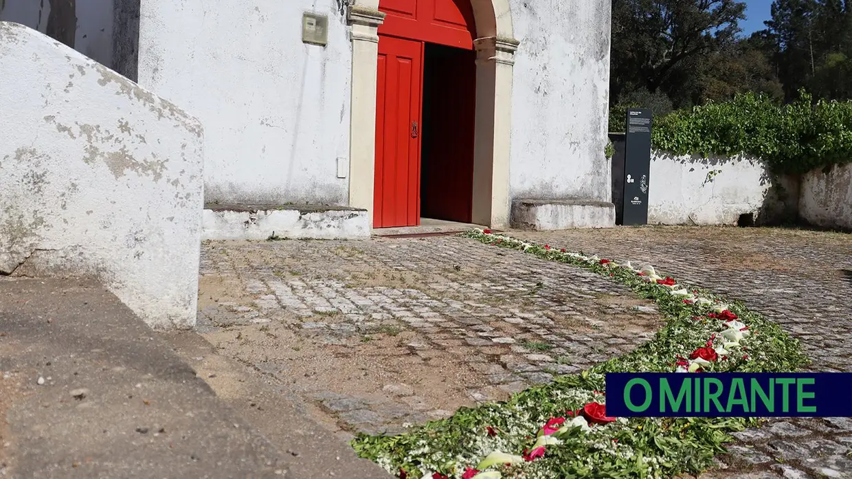 Igrejas e capelas do Sardoal decoradas para celebrar Semana Santa