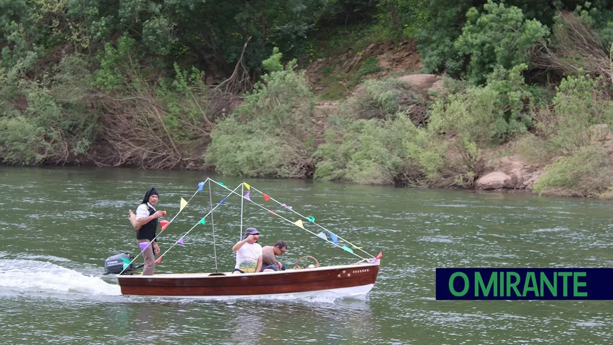 Tradição da bênção dos barcos cumpriu-se no feriado de Constância