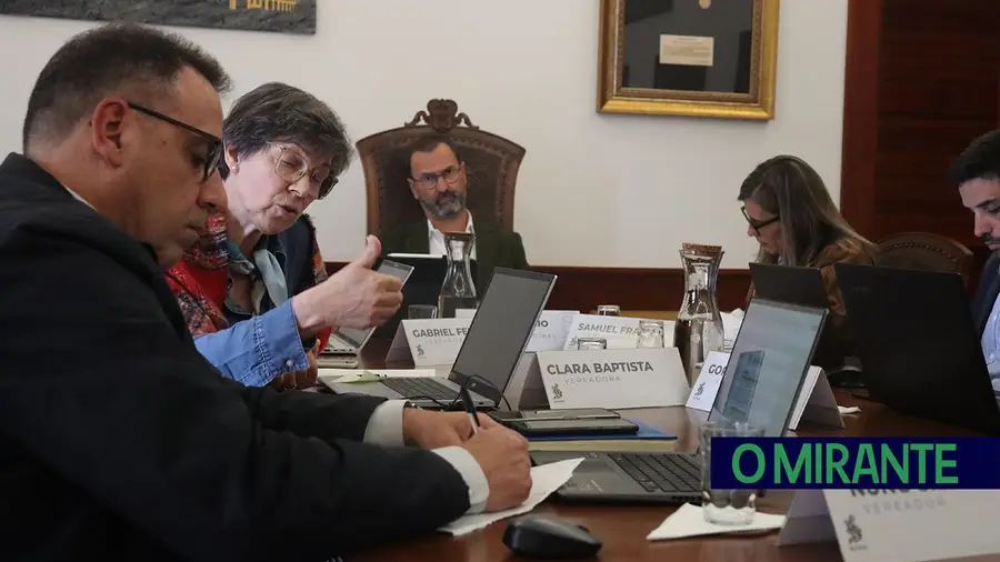 Câmara de Alcanena adjudica contrato a empresa de ex-vereadora e gera críticas