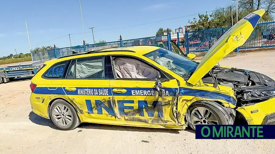VMER de Santarém destruída em despiste mas ocupantes saíram ilesos