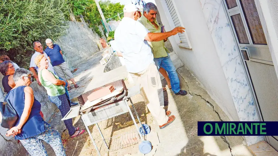 Passaram quatro anos e moradores de A-dos-Melros continuam sem resposta para casas danificadas