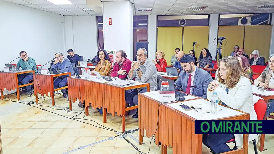 Oposição alerta para falta de pessoal na União de Freguesias de Póvoa e Forte da Casa