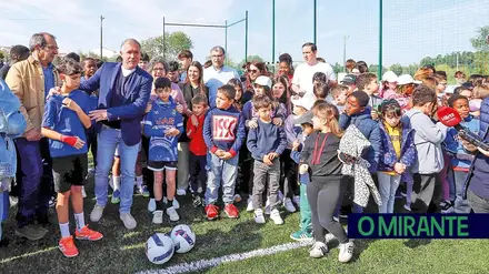 Novo campo de jogos em escola de Tramagal ao dispor da comunidade