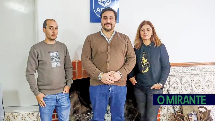 Jovens de Olalhas querem devolver vida à associação da aldeia após anos de abandono