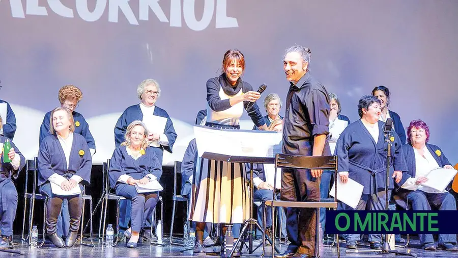 O Teatro Virgínia acolheu um espectáculo de homenagem à identidade cultural de Alcorriol