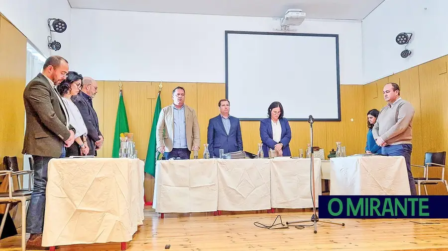 Falta de representação institucional em funeral de bombeiro motiva críticas em Coruche