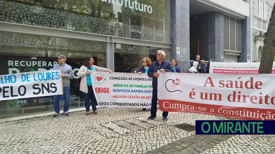 Cinco dezenas saem à rua pela continuidade das urgências de obstetrícia