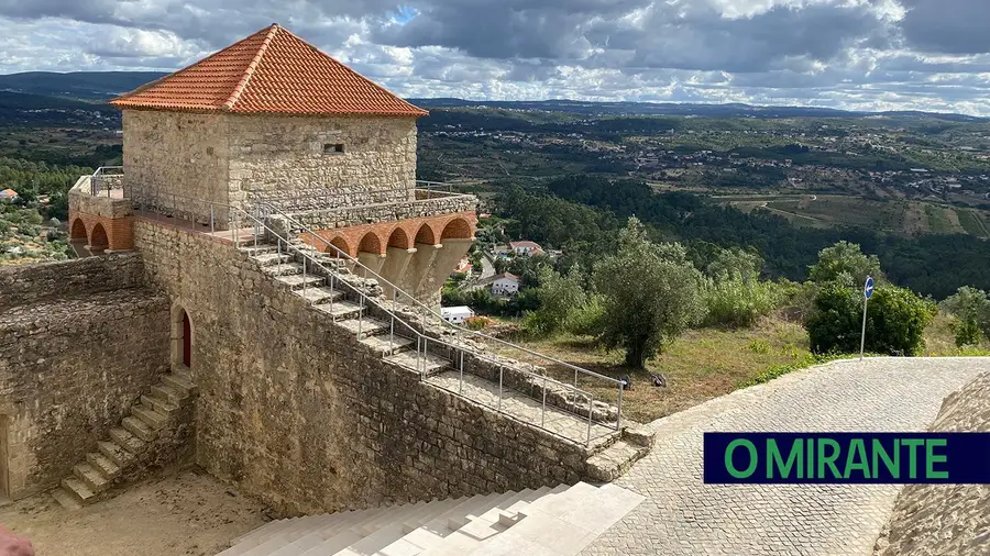 Governo dá luz verde a ascensor de 2,5 milhões para ligar cidade ao Castelo de Ourém