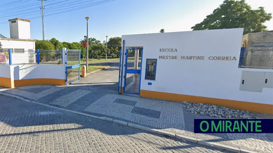 Aluno fica inconsciente após golpe “mata-leão” em escola na Golegã