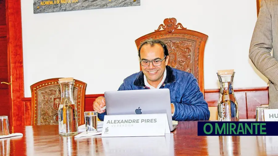 Quando os EX aparecem, o lixo vem sempre à tona