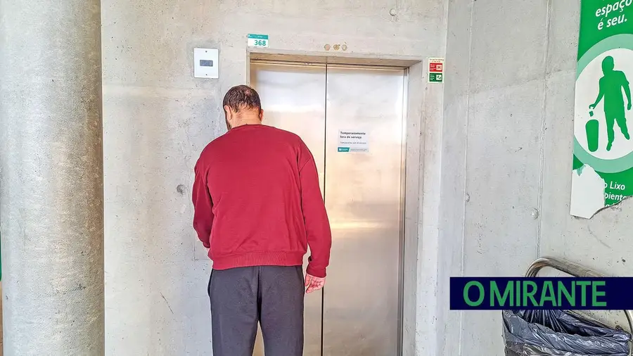 Elevador avariado há mais de um mês condiciona acesso à estação da Póvoa de Santa Iria