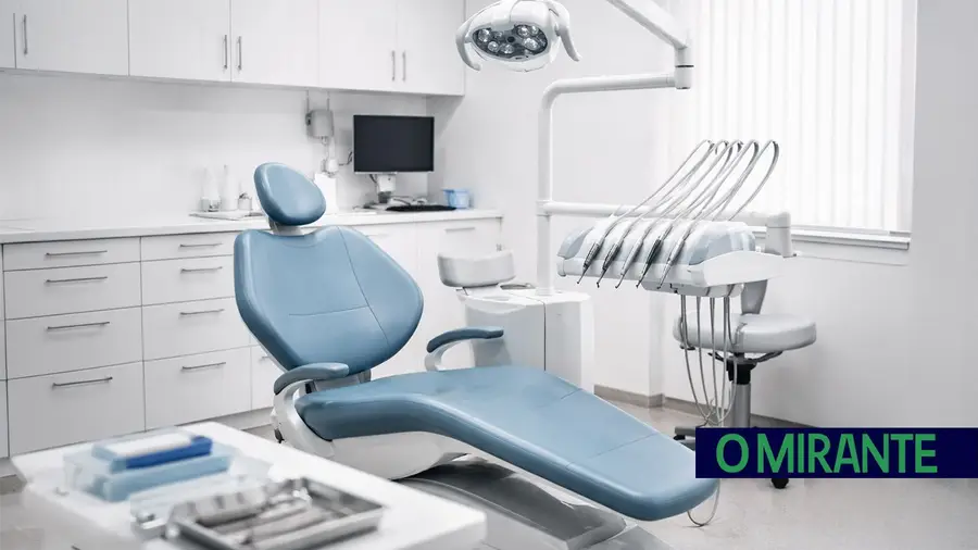 MEDICO DENTISTA CONSULTORIO DENTARIO DENTES ILUSTRATIV