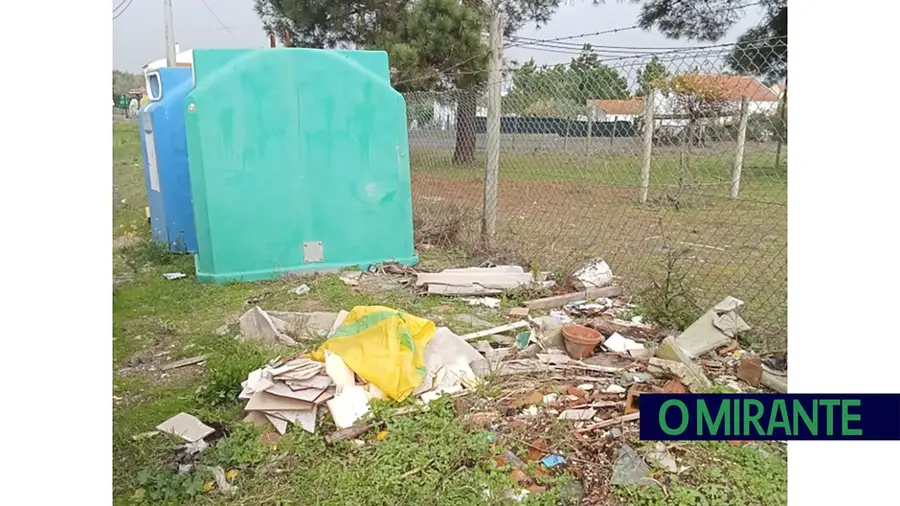 Funcionários de Vale da Pedra sobrecarregados devido a limpeza de entulho deixado na rua
